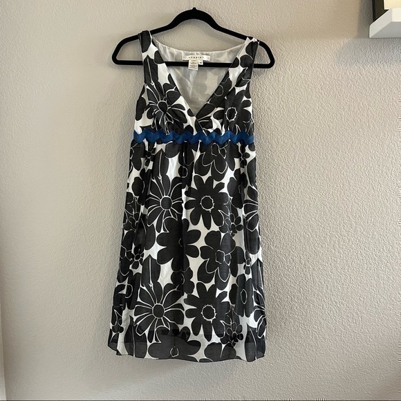 Black and white floral dress - Picture 1 of 8